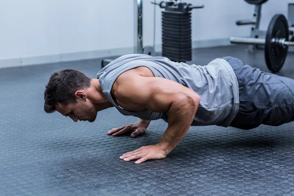 A muscular man doing a pushups — Stok fotoğraf