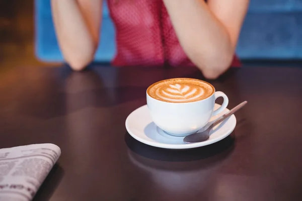 Ceașcă de cafea pe masă — Fotografie, imagine de stoc