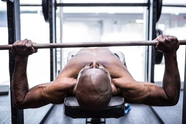 Young Bodybuilder doing weightlifting — Stock Photo, Image