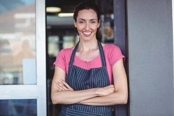 Arbeiter mit gekreuztem Arm — Stockfoto