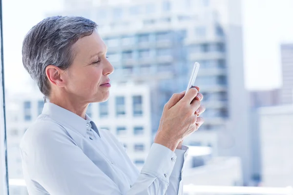 Businesswoman sending a text message — Stock Photo, Image