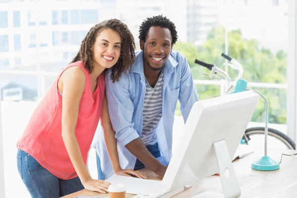 Two creative business colleagues discussing over a computer — Stock Photo, Image