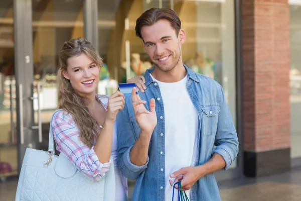 Portrait of a happy couple showing their new credit card Royalty Free Stock Images