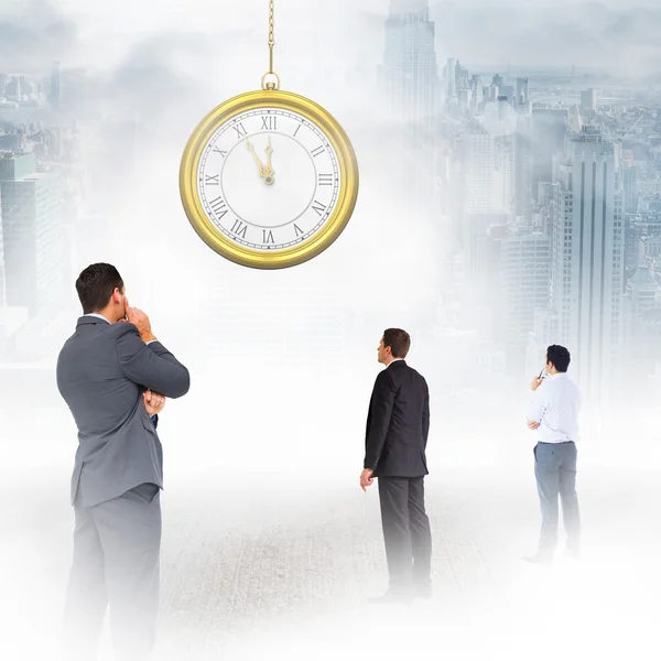 Business folk tittar på klockan — Stockfoto