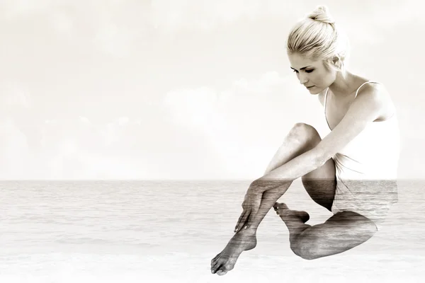 Woman practicing yoga — Stock Photo, Image