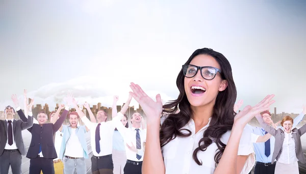 Brunette vrouw in hipster glazen — Stockfoto