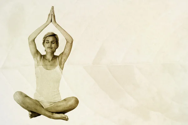 Woman doing yoga — Stock Photo, Image