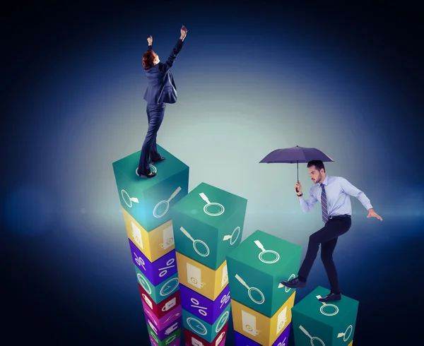Fokuserad affärsman innehar paraply och balansering — Stockfoto