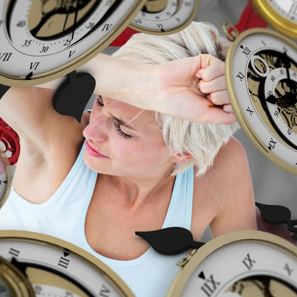 Depressieve vrouw op de verdieping — Stockfoto