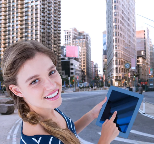 Vrouw met tabletcomputer — Stockfoto