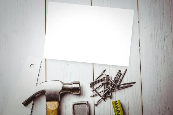 Tarjeta blanca contra herramientas — Foto de Stock