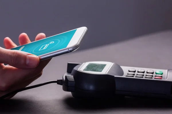 Man using smartphone to express pay — Stock Photo, Image