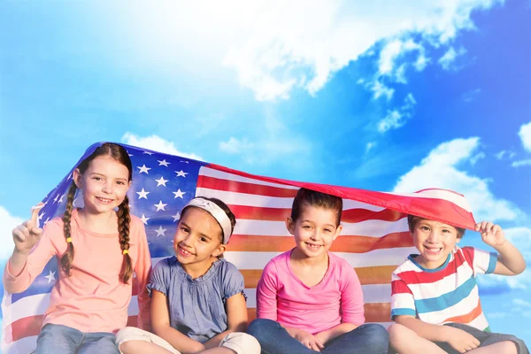 Niños con bandera americana —  Fotos de Stock