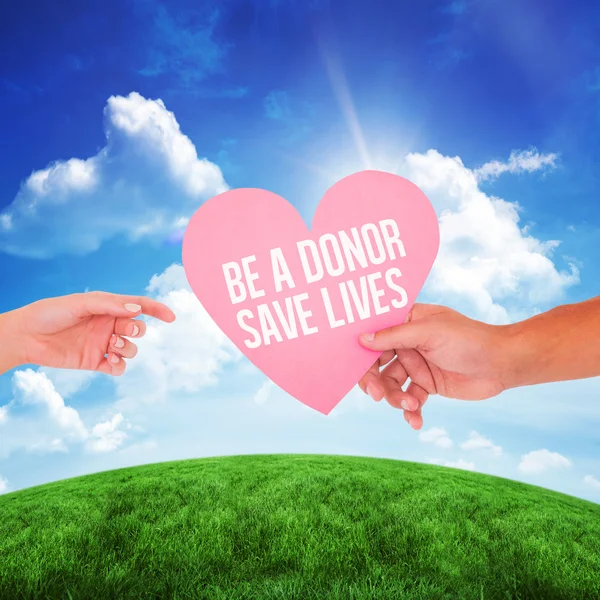 Hände mit Blutspendeausweis — Stockfoto