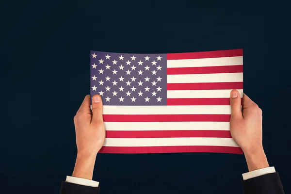 Manos mostrando bandera nacional de EE.UU. — Foto de Stock