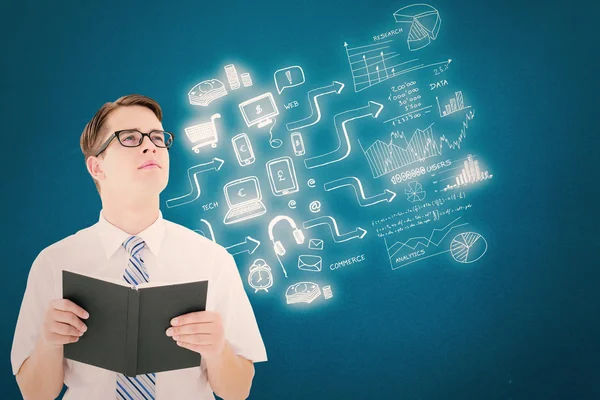 Geeky Geschäftsmann liest aus Buch — Stockfoto