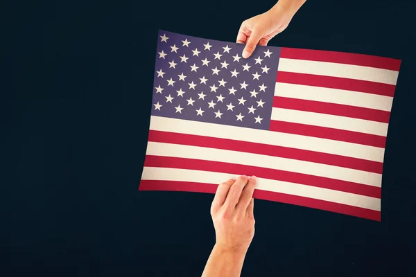 Manos mostrando bandera nacional de EE.UU. —  Fotos de Stock