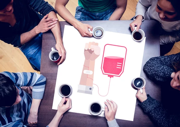 People sitting around table drinking coffee — Stock Photo, Image