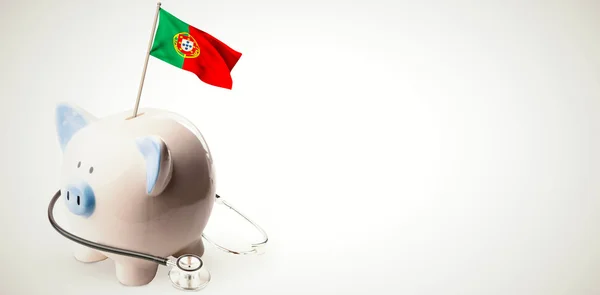 Portugiesische Nationalflagge im Sparschwein — Stockfoto