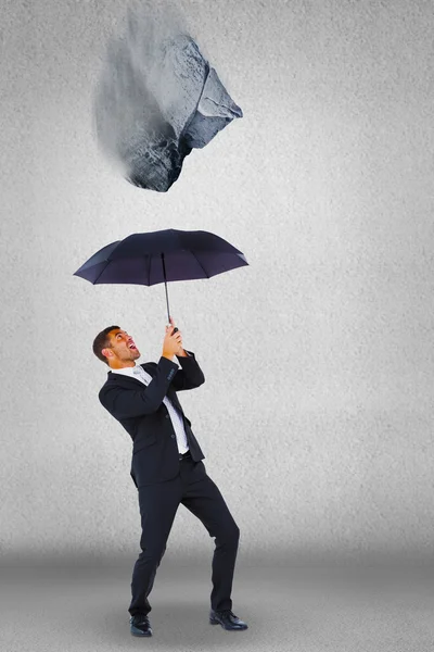 Empresário abrigo sob guarda-chuva — Fotografia de Stock