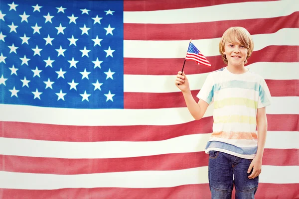Amerikan bayrağı ile çocuk — Stok fotoğraf