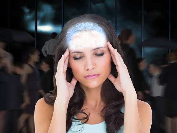 Brunett kvinna med huvudvärk — Stockfoto