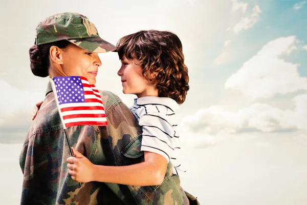 Soldado reunido com filho — Fotografia de Stock