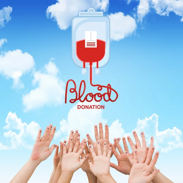 Donazione di sangue contro il cielo blu — Foto Stock