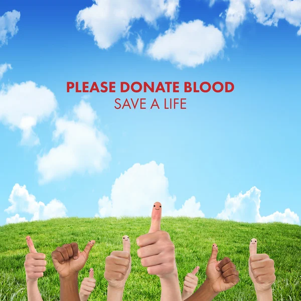 Donazione di sangue contro il cielo blu — Foto Stock