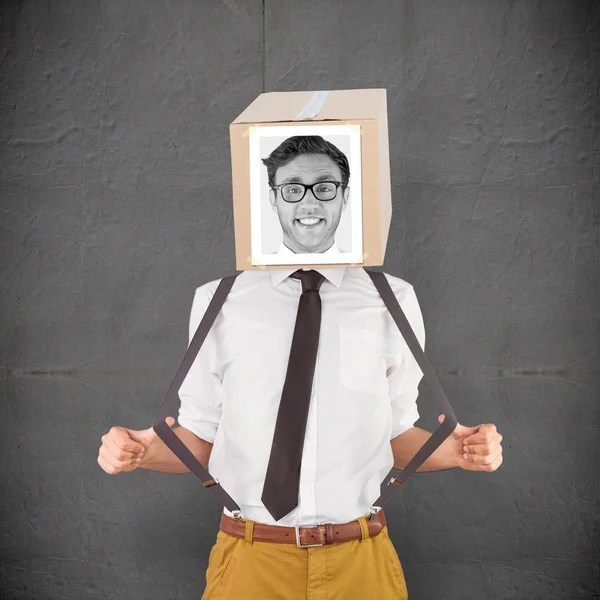 Uomo d'affari con scatola fotografica sulla testa — Foto Stock