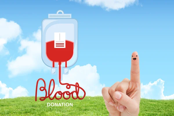 Донорство крови против неба и поля — стоковое фото