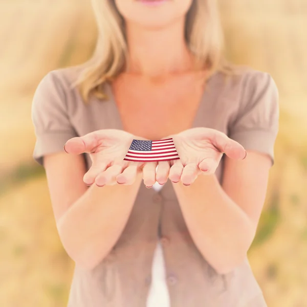 Frau mit US-Nationalflagge — Stockfoto