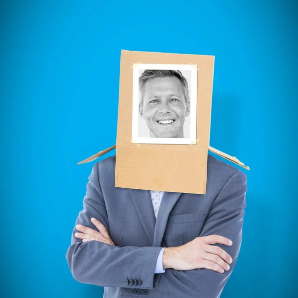 Zakenman met foto box op hoofd — Stockfoto