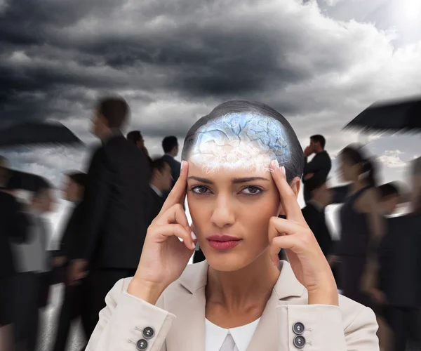 Mujer de negocios poniendo los dedos en las sienes — Foto de Stock