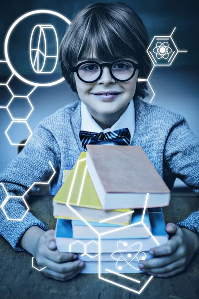 Niño con pila de libros en el aula — Foto de Stock