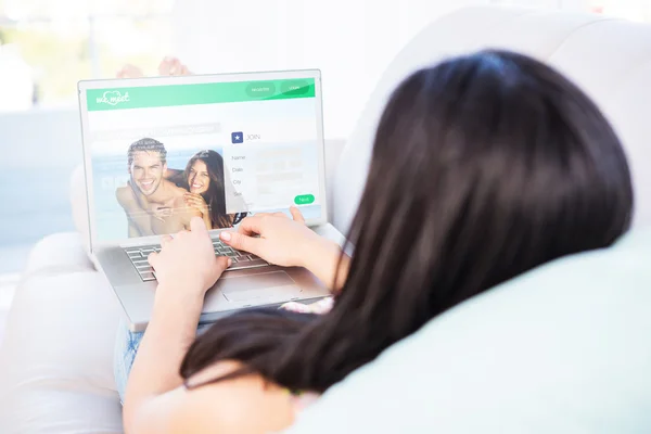 Woman using laptop — Stock Photo, Image