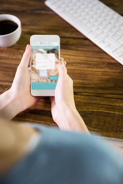 Vrouw met smartphone — Stockfoto