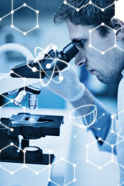 Researcher using microscope in laboratory — Stock Photo, Image