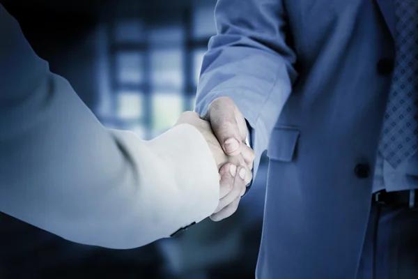 People in suit shaking hands — Stock Photo, Image
