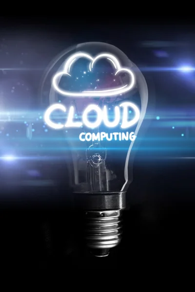 Cloud computingu proti zářící žárovka — Stock fotografie