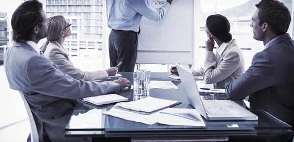 Mensen uit het bedrijfsleven in de vergadering van de kamer van de Raad — Stockfoto