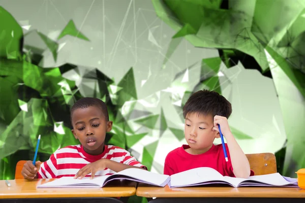 Schattig leerlingen schrijven — Stockfoto