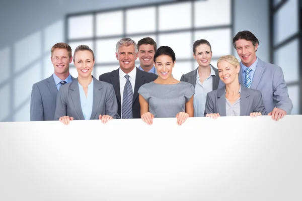 Equipe de negócios segurando cartaz — Fotografia de Stock