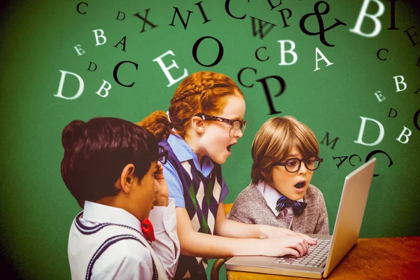 Pupils using laptop — Stock Photo, Image