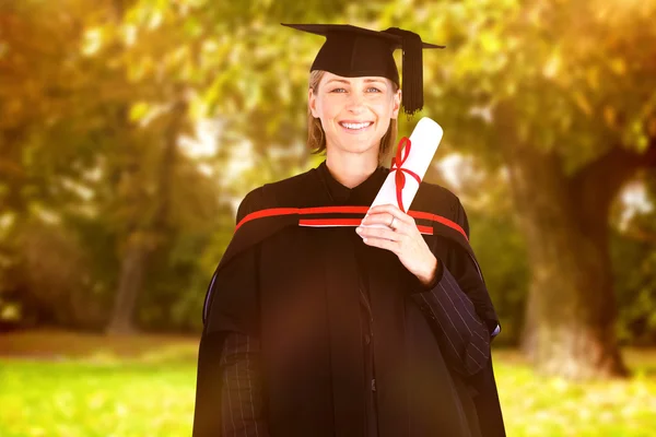 Feliz atraente graduado — Fotografia de Stock