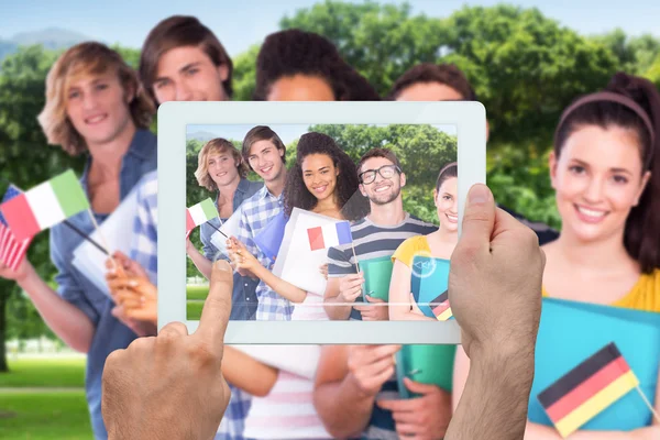 Handen met tablet pc — Stockfoto