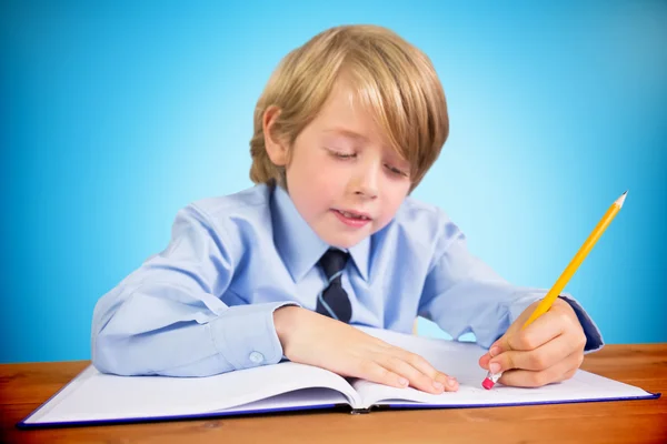 Schattig leerling schrijven — Stockfoto