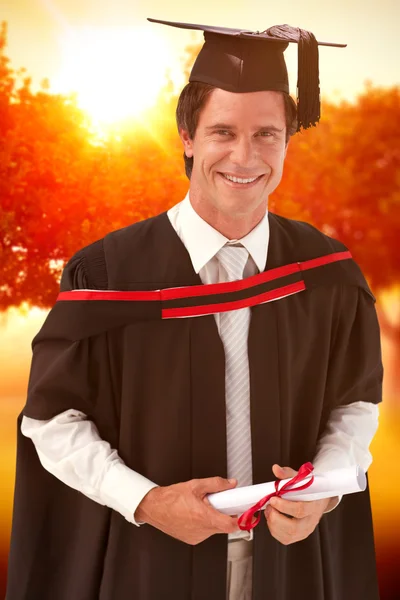 Человек, окончивший университет — стоковое фото