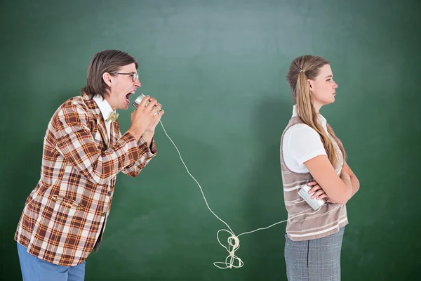 Hipster geek utilizzando il telefono a stringa — Foto Stock