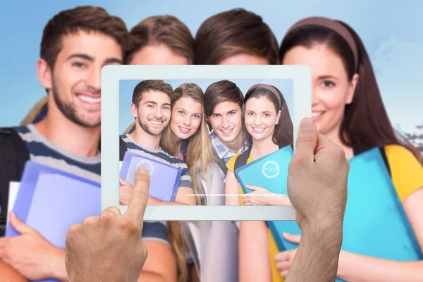 Händer som håller TabletPC — Stockfoto